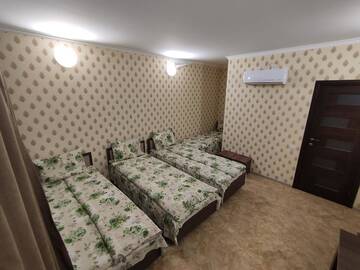 Фото номера Четырехместный номер Отель Караван г. Bila Krynytsya 2