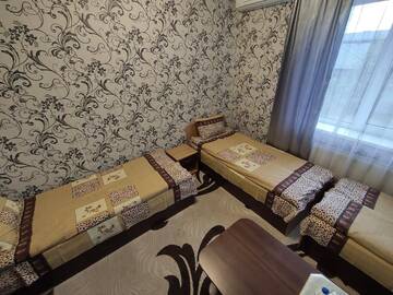 Фото номера Стандартный трехместный номер Отель Караван г. Bila Krynytsya 8