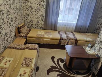 Фото номера Стандартный трехместный номер Отель Караван г. Bila Krynytsya 9
